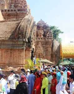 Khai mạc lễ hội Tháp Bà Panogar