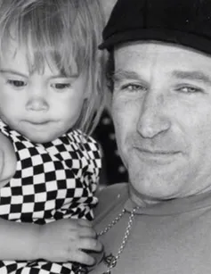 Tài tử Robin Williams đăng ảnh chụp cùng con gái trước khi qua đời