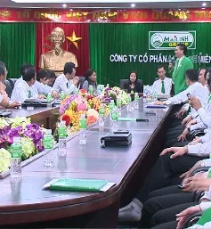 Cô giáo vượt 1000km tìm ân nhân