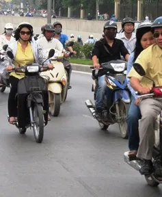 Để ĐTDĐ, nước hoa trong cốp xe dễ gây cháy nổ