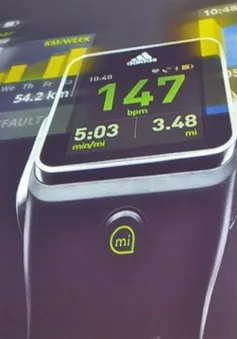 Adidas ra mắt smartwatch đầu tiên