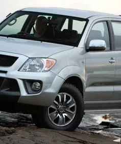 Toyota Việt Nam thu hồi thêm 265 xe Hilux về lỗi túi khí