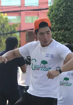 Trương Nam Thành hưởng ứng Ngày Trái Đất bằng flashmob