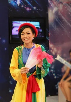 Phương Thanh "quậy" tưng bừng trên trường quay 2 Idol