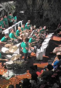 Nhạc công Đức chơi “Trống cơm” bằng phong cách nhạc Jazz