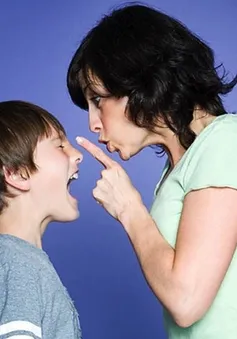 Rèn luyện phép lịch sự trước người lạ cho trẻ 
