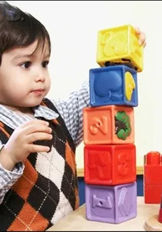 Cha mẹ làm gì để khuyến khích trí thông minh của trẻ?
