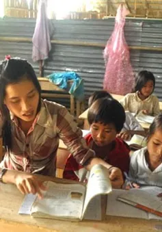 Nữ giáo viên gần 20 năm bám trụ ở vùng ven biển Tây