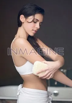 Cách xử lý vùng da khuỷu tay và đầu gối  tối màu
