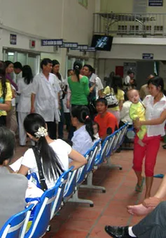 Nhiều trẻ nhập viện vì thời tiết chuyển mùa