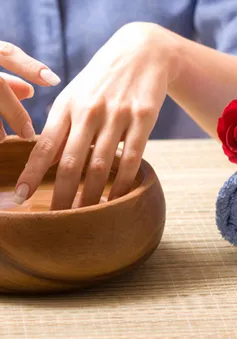 Tạm biệt móng tay ố vàng