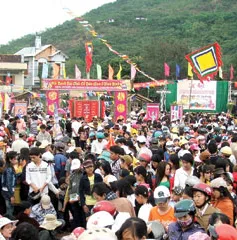 Li kì phiên chợ chỉ họp mùng 1 Tết