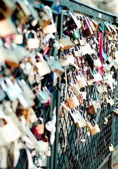 Cây cầu "khóa tình yêu" ở Paris có thể bị hủy bỏ