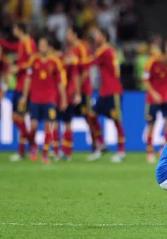 02h00 ngày 28/6, Tây Ban Nha - Italia: Thiên thanh phai màu