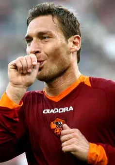 Vòng 6 Series A: Quà sinh nhật của Totti