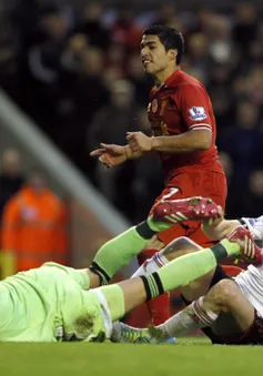 VIDEO: Đại thắng Fulham, Liverpool đe doạ ngôi đầu của Arsenal
