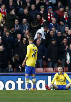 Stoke 1-0 Arsenal: "Pháo thủ" lâm nguy (VIDEO)