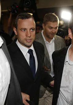 Diễn biến ngày thứ hai phiên tòa xét xử Oscar Pistorius: Bào chữa của luật sư