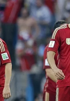 Chùm ảnh: "Bò tót" gục ngã khi World Cup mới chỉ bắt đầu