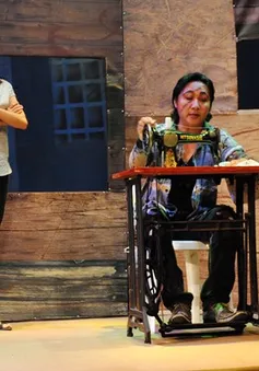 Xem nhà thiết kế Sỹ Hoàng làm giang hồ trên sân khấu kịch