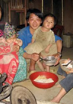 Cao Bằng: Trẻ thiếu đói và ăn mặc phong phanh trong giá rét