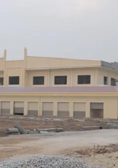 Chợ tiền tỷ bị bỏ hoang