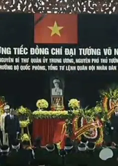Chuyên cơ chở linh cữu Đại tướng đến sân bay Quảng Bình