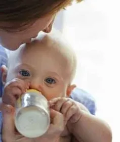 Trung Quốc: Các hãng sữa ngoại bất chấp pháp luật để kiếm tiền