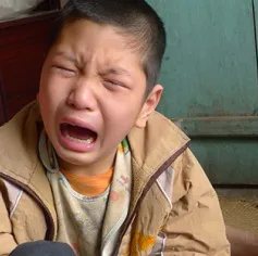 Nỗi cùng cực của người mẹ bệnh tim nuôi con ngớ ngẩn 
