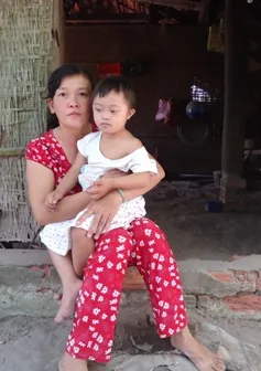 Thương cảnh cha đòi tự tử, con xin nghỉ học để mưu sinh