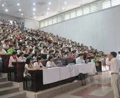 Kéo dài thời gian làm việc của giảng viên là giáo sư, phó giáo sư, tiến sỹ
