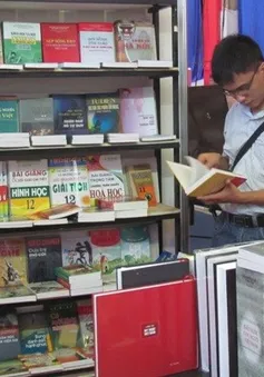 Bộ GD-ĐT xin rút nội dung thảo luận đổi mới chương trình, sách giáo khoa
