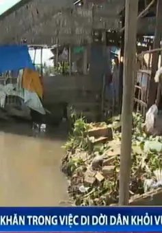 Khó khăn trong việc di dời dân khỏi vùng sạt lở