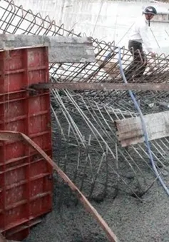 Bình Dương: Sập công trình cầu vượt, 1 công nhân thiệt mạng