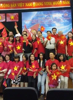 Văn nghệ sĩ hướng về biển đảo quê hương