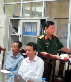Thượng tướng Ngô Xuân Lịch thăm các chiến sỹ bị thương trong vụ máy bay rơi