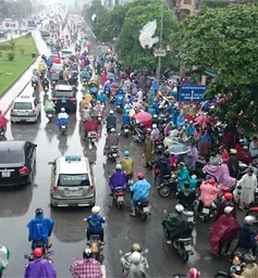 Giao thông Hà Nội ùn tắc trong ngày làm thủ tục dự thi ĐH đợt 2