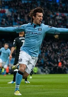 Silva gây sức ép lên M.U, Liverpool đại thắng