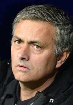 Thua Dortmund, HLV Mourinho tính chuyện ra đi