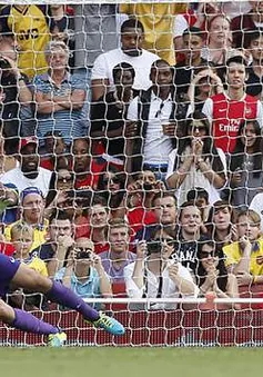 Drogba đưa Galatasaray lên ngôi tại Emirates Cup