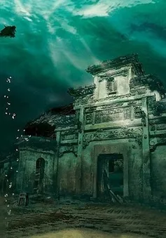 Lặn sâu 40m khám phá thủy cung dưới lòng hồ ở Trung Quốc