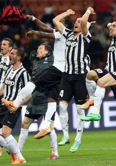 AC Milan 0-2 Juventus: Tevez nã đại bác, San Siro vỡ vụn