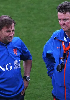 Lộ diện quân sư tư vấn Van Gaal thay thủ môn bắt penalty