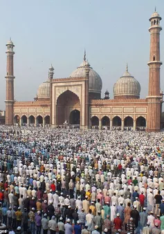 Hàng triệu người Hồi giáo trên khắp thế giới kỷ niệm lễ Eid al-Fitr