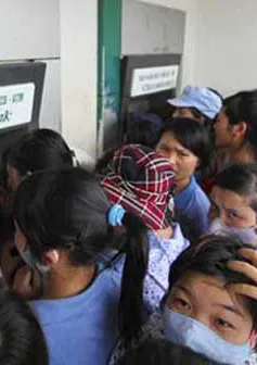 Mới chỉ 4 ngân hàng thực hiện thu phí ATM 