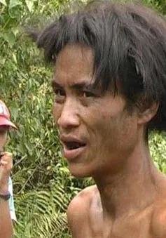 "Giải cứu" hai cha con 40 năm sống trong rừng