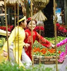 Người dân cả nước du Xuân trong tiết trời ấm áp 