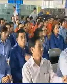Hà Tĩnh tuyên truyền cách thể hiện lòng yêu nước với công nhân 