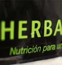 Cổ phiếu Herbalife tăng vọt sau đòn tấn công của Ackman