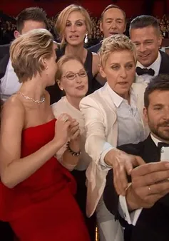 Sao Oscar cùng ăn pizza và chụp ảnh selfie